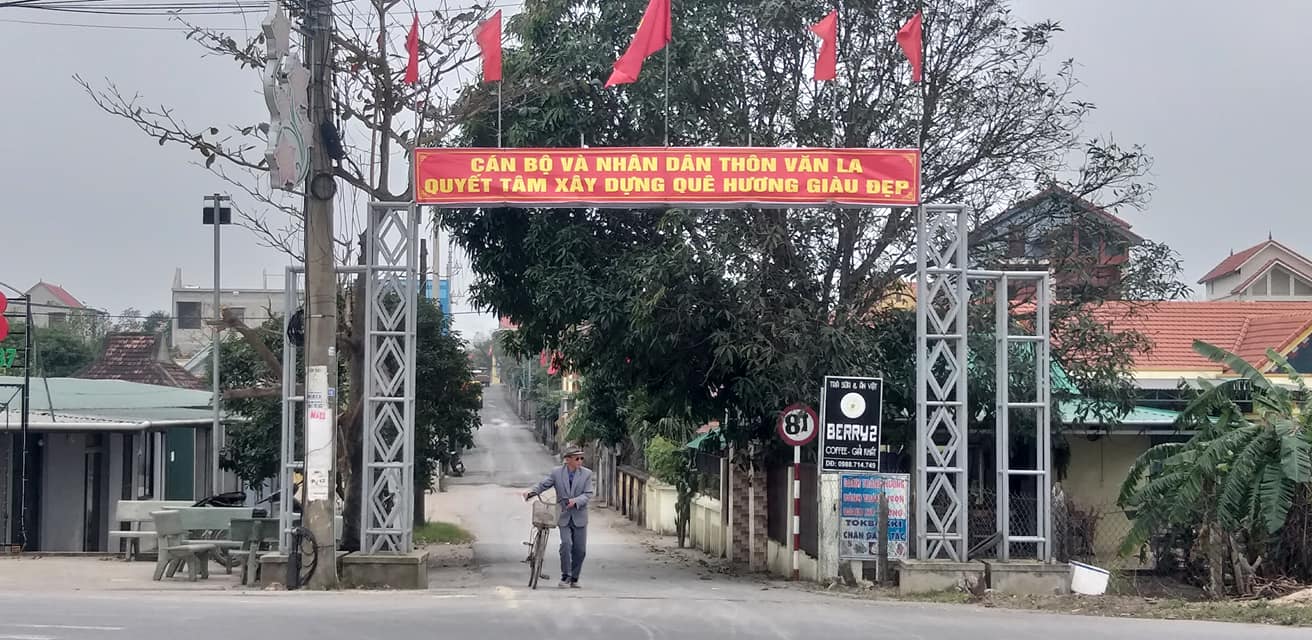 Cổng chào thôn Văn La, xã Lương Ninh